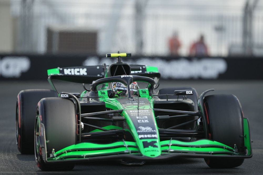 Zhou Guanyu, Stake F1 Team KICK Sauber C44