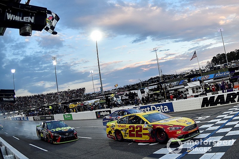 Martinsville: Logano siegt im irren Fotofinish und löst Finalticket