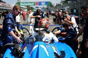 Por qué Carlos Sainz no necesita cinta adhesiva en la salida