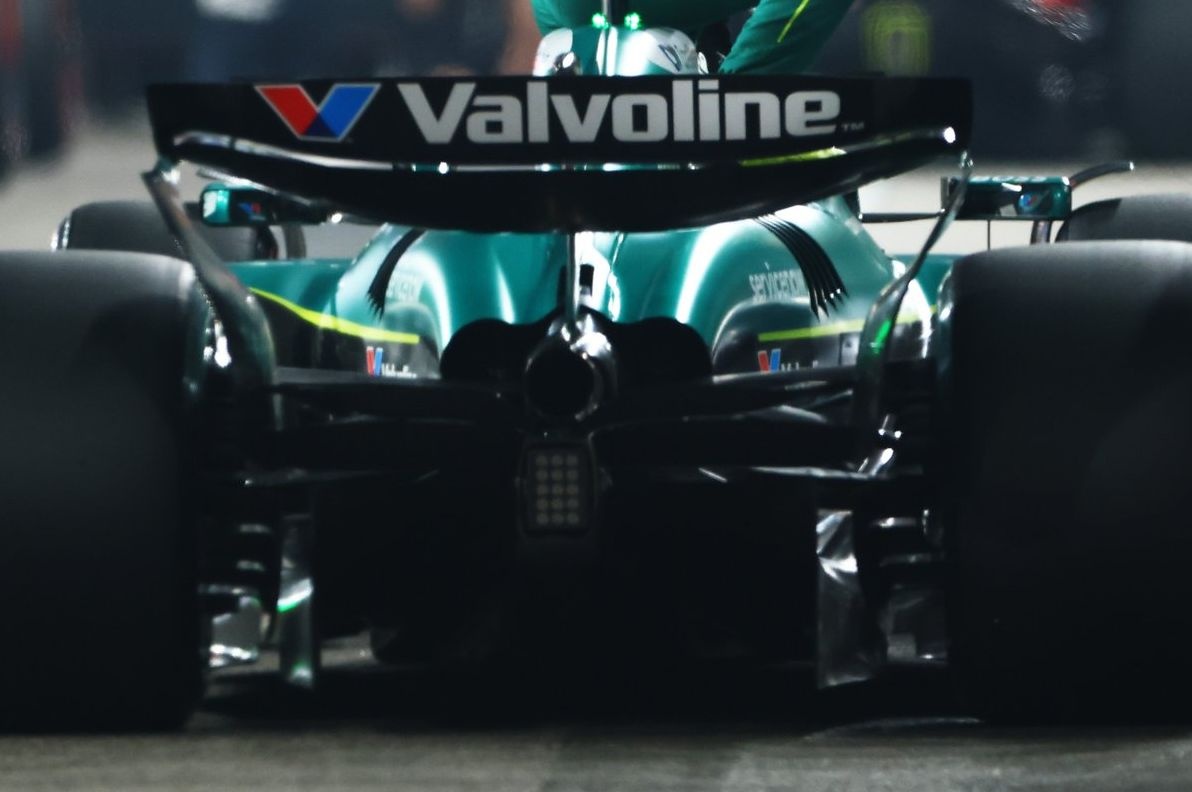 VÍDEO: Aston Martin liga pela primeira vez o AMR26 com motor Honda para a F1 2026