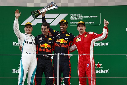 GP Tiongkok: Perjudian berhasil, Ricciardo menangi balapan penuh drama