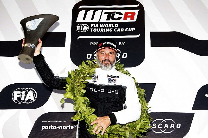 Podio: ganador de la carrera Yvan Muller, YMR Hyundai i30 N TCR
