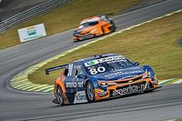 Com chuva, Marcos Gomes lidera primeiro treino livre em Interlagos