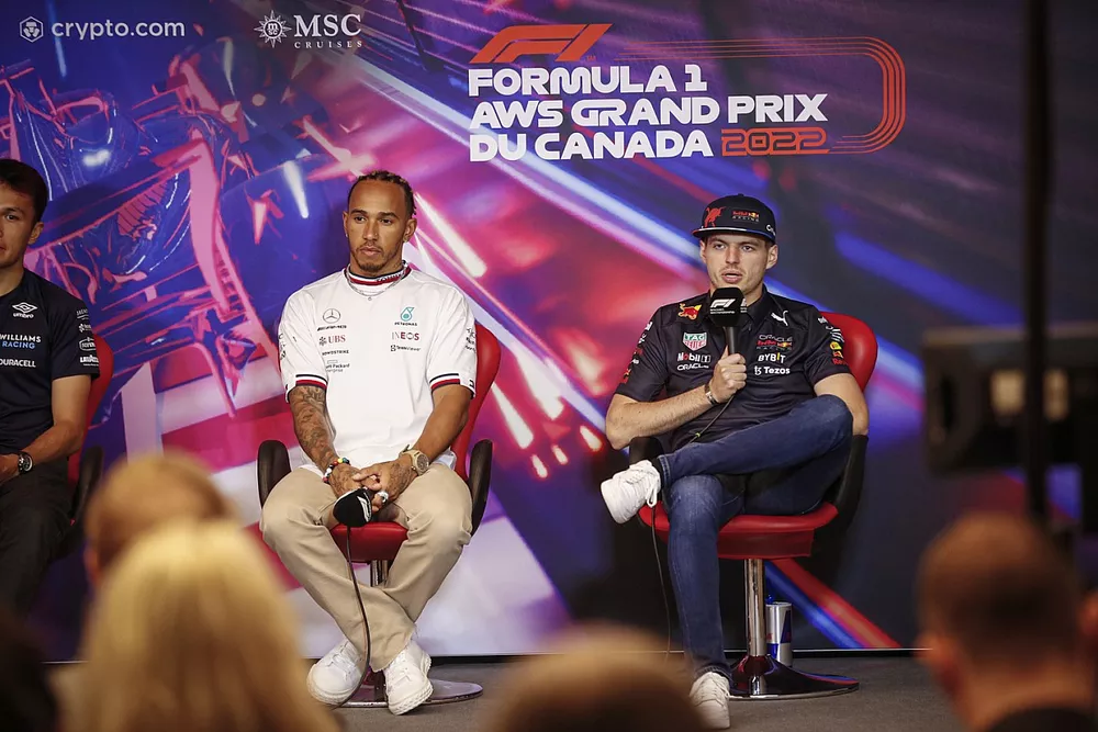Lewis Hamilton, Mercedes-AMG, Max Verstappen, Red Bull Racing, en la rueda de prensa