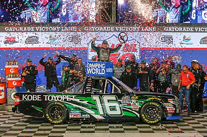Brett Moffitt wins Phoenix Truck race with three-wide pass