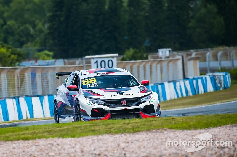 China: debutto con doppia pole position per André Couto con la Honda