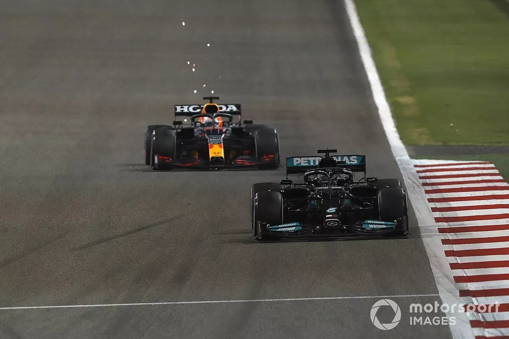 Lewis Hamilton, Mercedes W12, Max Verstappen, Red Bull Racing RB16B