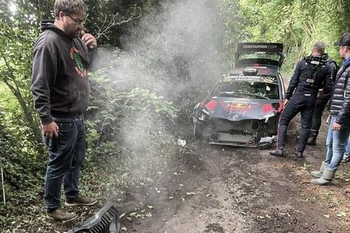 VIDEO: Jos Verstappen sufre un fuerte accidente en el rally de B&eacute;lgica, sale ileso
