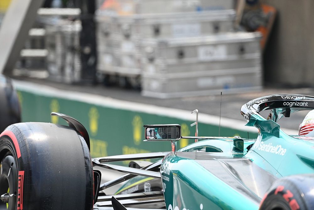 Aston Martin AMR23 detale del espejo