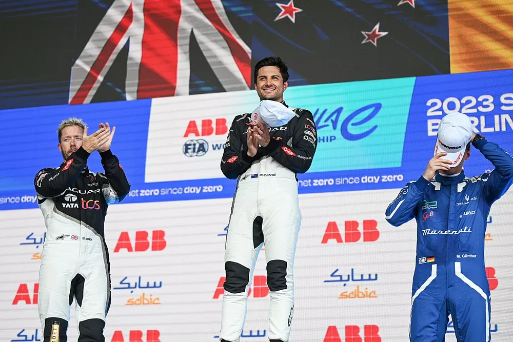 Sam Bird, Jaguar Racing, 2nd position, Mitch Evans, Jaguar Racing , 1st position, Maximilian Gunther, Maserati Racing, 3rd position, on the podium
