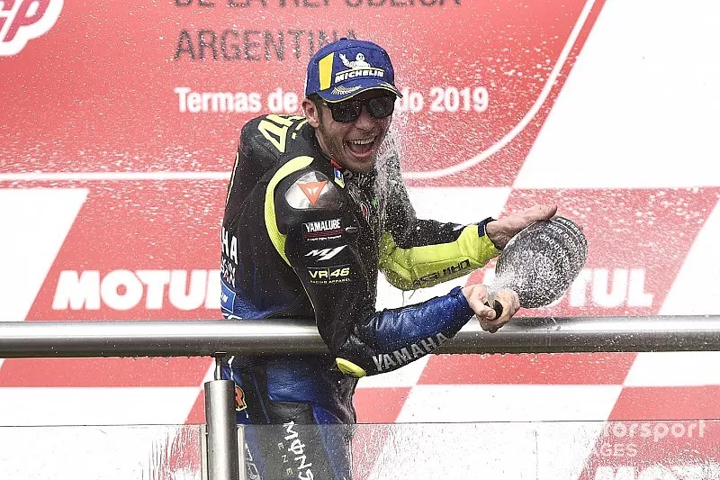 Podio: segundo puesto Valentino Rossi, Yamaha Factory Racing