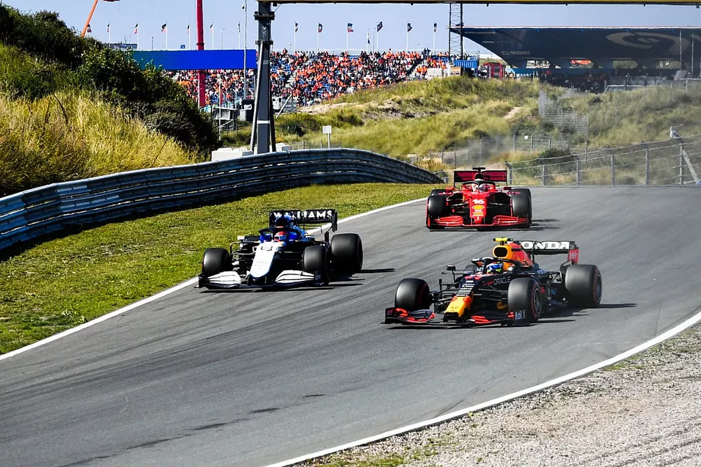 Sergio P&eacute;rez, Red Bull Racing RB16B, George Russell, Williams FW43B, Charles Leclerc, Ferrari SF21