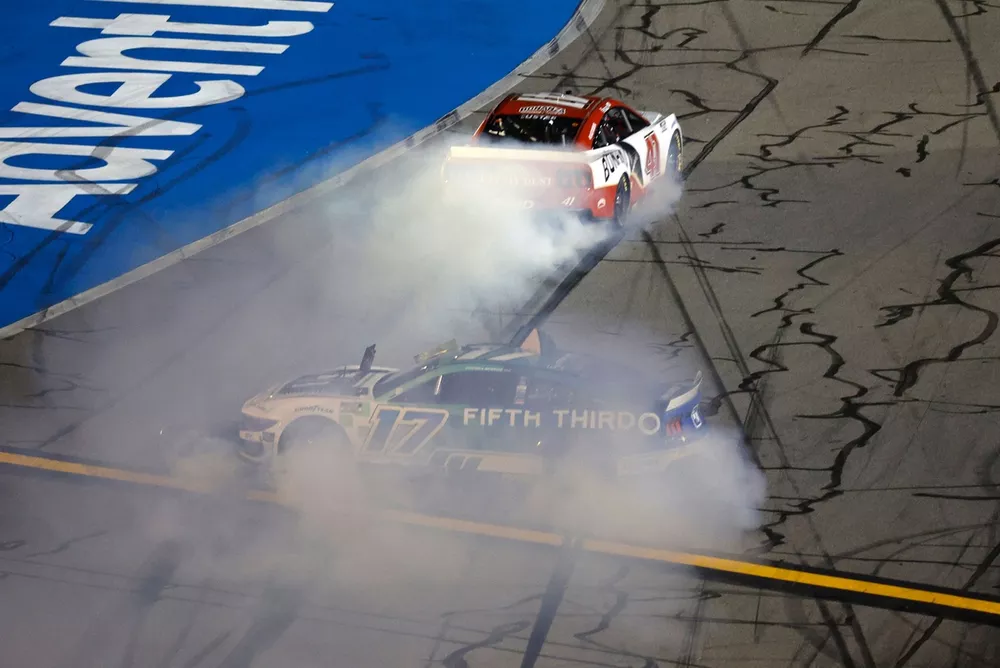 Chris Buescher, RFK Racing Ford; Cole Custer, Haas Factory Team