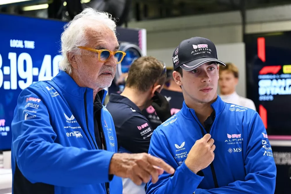 Franco Colapinto, Alpine, y Flavio Briatore