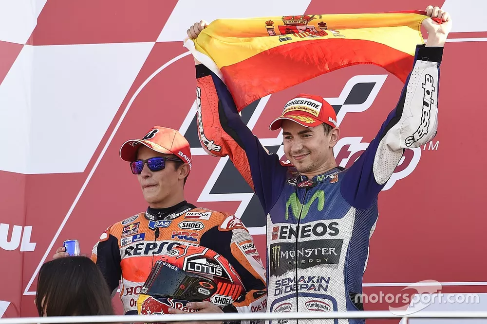 Podio: secondo posto Marc Marquez, Repsol Honda Team,  il vincitore e campione del mondo 2015 Jorge 