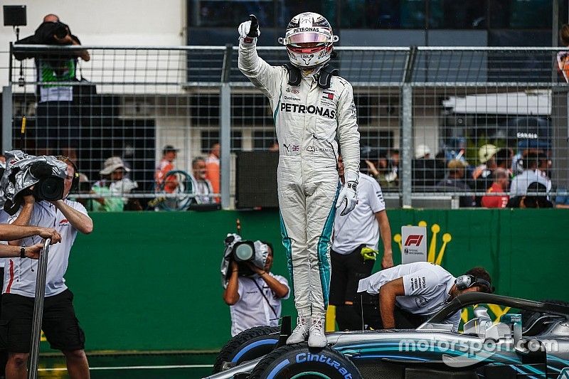 Lewis Hamilton, Mercedes AMG F1 celebra la pole position en el Parque Ferme