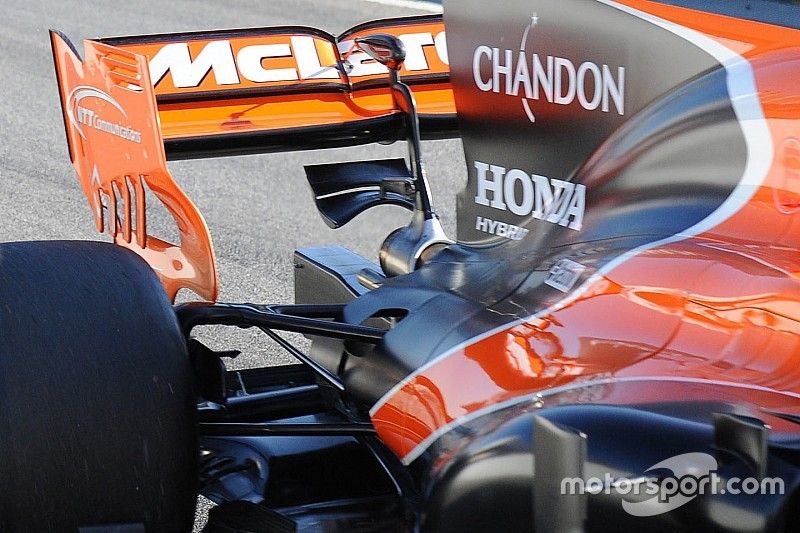 Detalle del monkey seat del McLaren MCL32