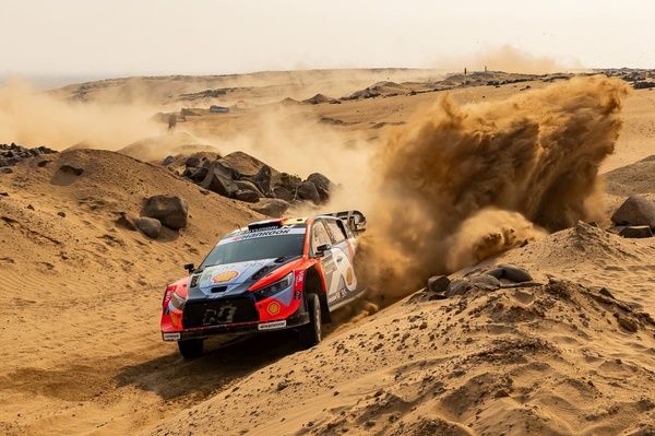 Pustynna burza w czołówce