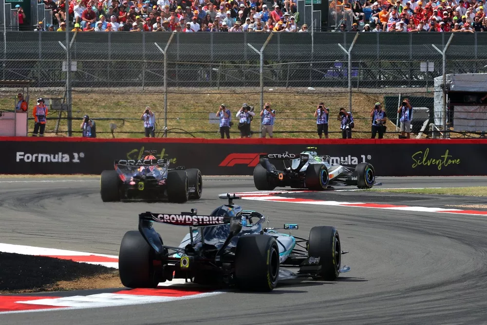 Lando Norris, McLaren, Max Verstappen, Red Bull Racing, George Russell, Mercedes