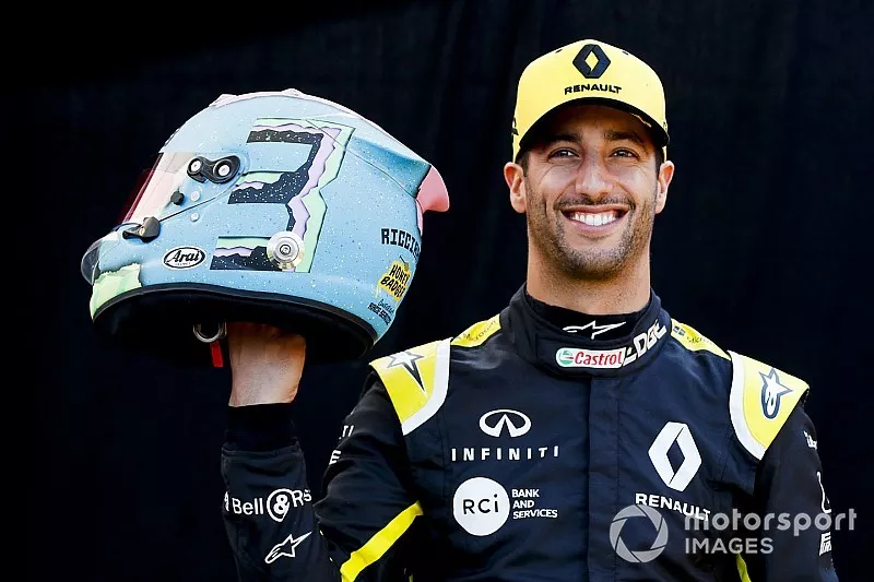 Daniel Ricciardo, Renault F1 Team with his helmet
