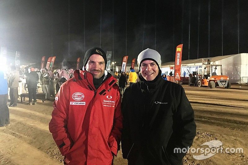 Diego Vallejo y Sergio Vallejo en el vivac del Dakar