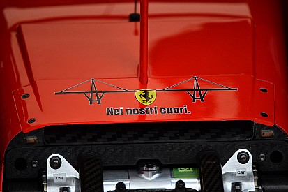 Ferrari recuerda a las víctimas del puente caído en Génova