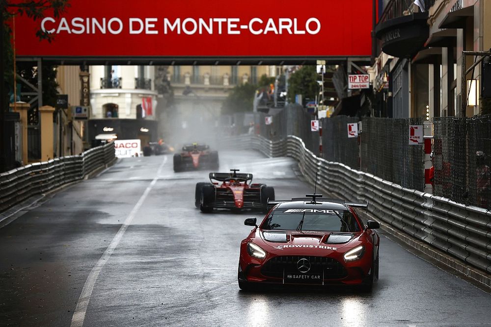El Safety Car en la vuelta de formación