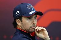 Checo Pérez citado por los comisarios en Qatar; podría perder su puesto 16