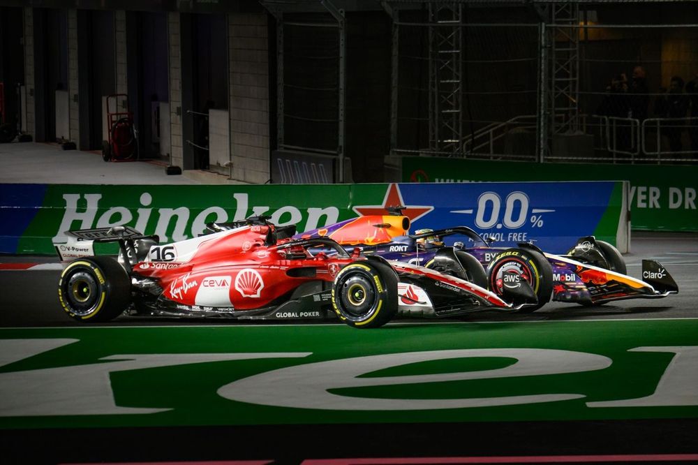 Max Verstappen, Red Bull RB19,Charles Leclerc, Ferrari SF-23
