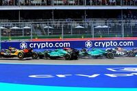 Hamilton libra la sanción por provocar el choque en la sprint en Miami