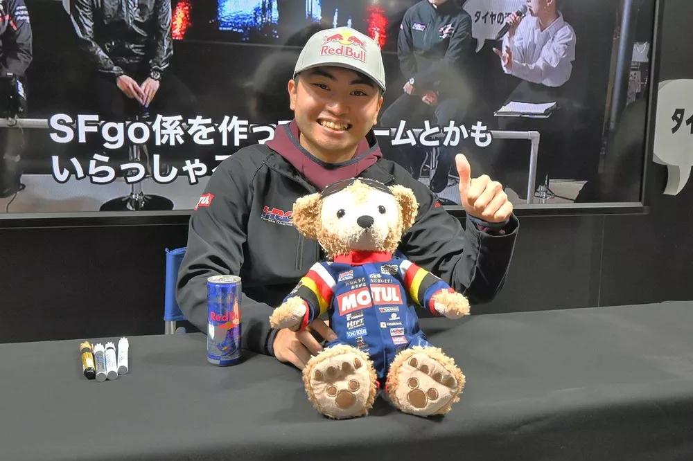 ダッフィーと岩佐歩夢