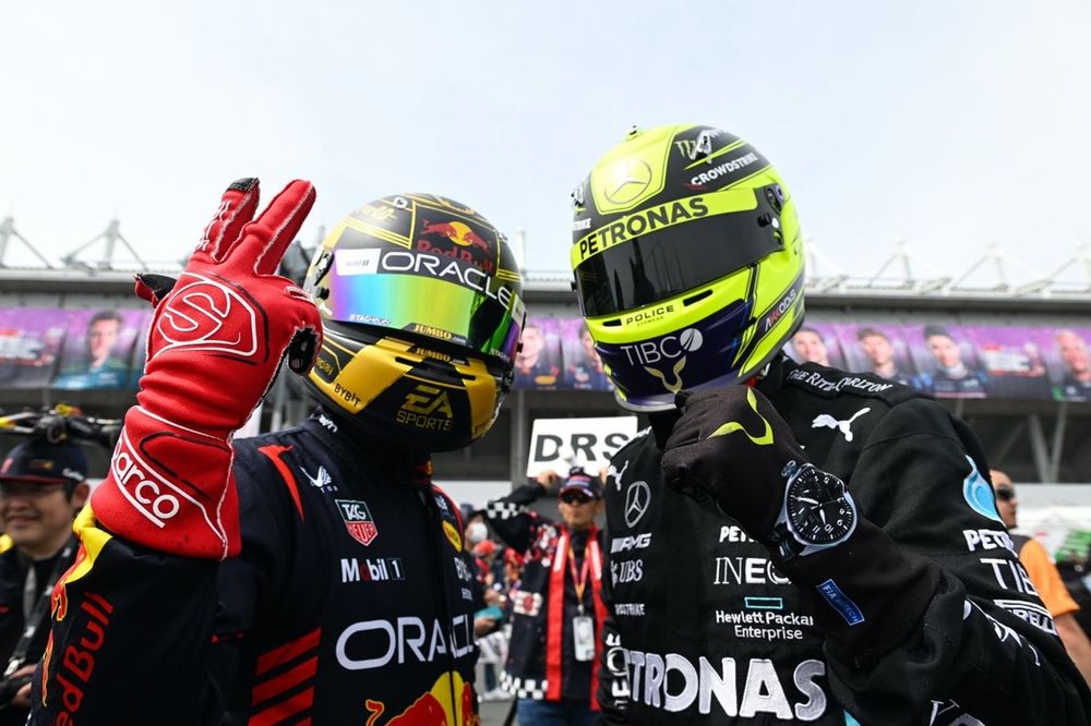 Japanese Max Verstappen, Red Bull Racing, Lewis Hamilton, Mercedes-AMG F1 Team, fans in costume