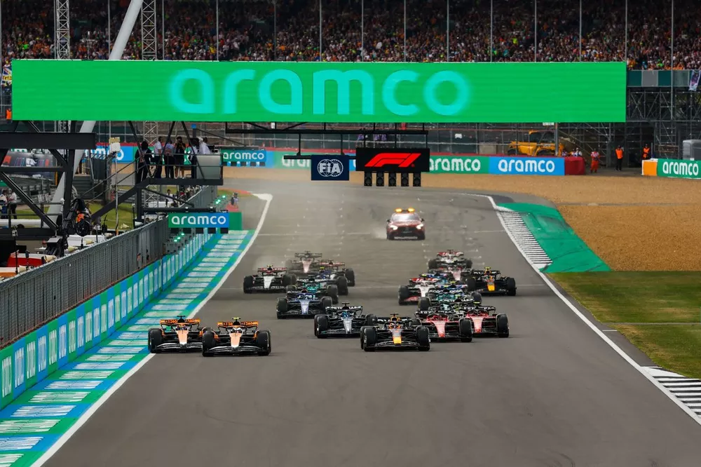 Lando Norris, McLaren MCL60, Max Verstappen, Red Bull Racing RB19, Oscar Piastri, McLaren MCL60, Charles Leclerc, Ferrari SF-23, George Russell, Mercedes F1 W14, the rest of the field at the start