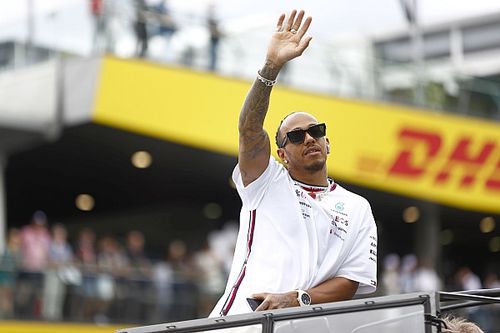 Hamilton insinúa que película de F1 no se hubiera dado con Ecclestone