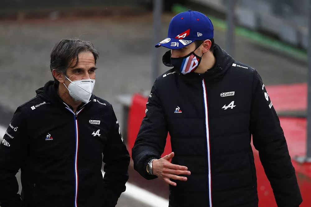 Davide Brivio, Racing Director, Alpine F1, and Esteban Ocon, Alpine F1