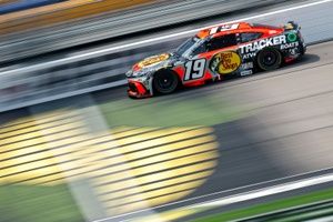 Chase Briscoe stars again in NASCAR Cup qualifying with Iowa Speedway pole