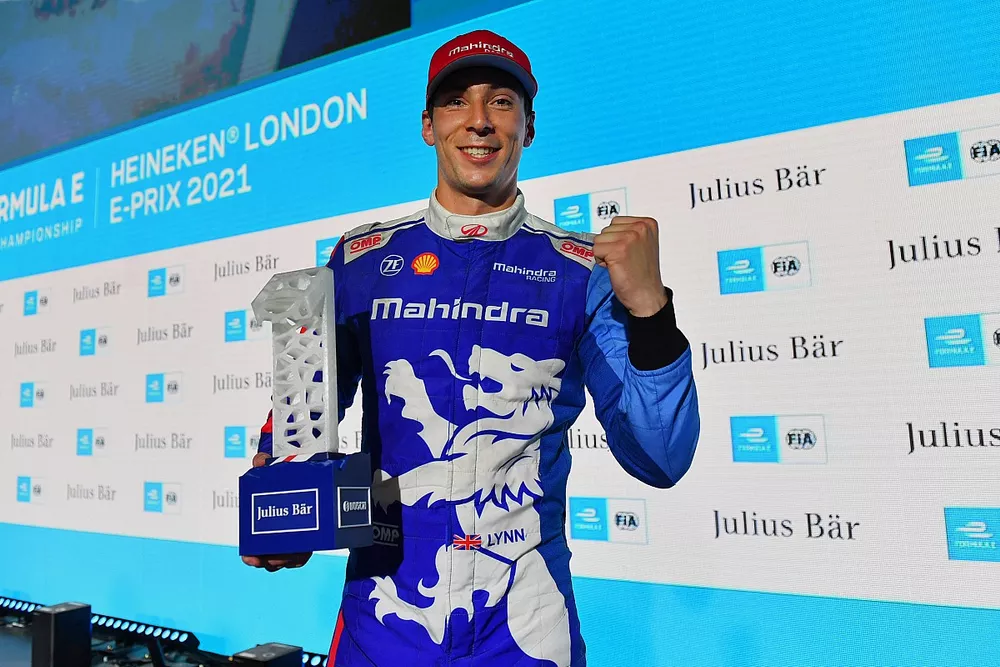 Alex Lynn, Mahindra Racing, celebrates with his trophy after Qualifying