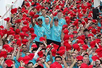 Wolff: el proceso de tratamiento de Lauda va de acuerdo con el plan