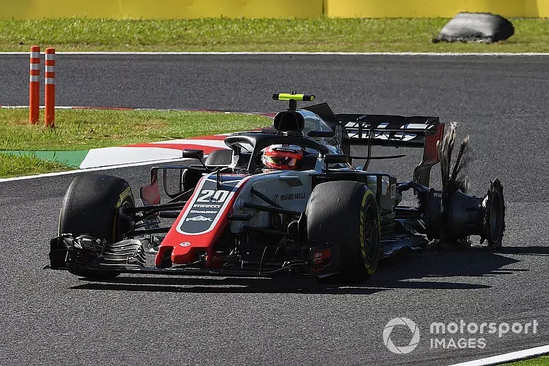 Kevin Magnussen, Haas F1 Team VF-18 with puncture 