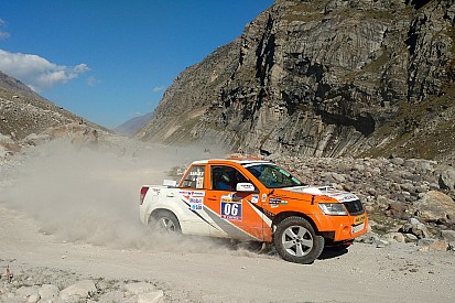 Raid de Himalaya convoy stuck in traffic jam