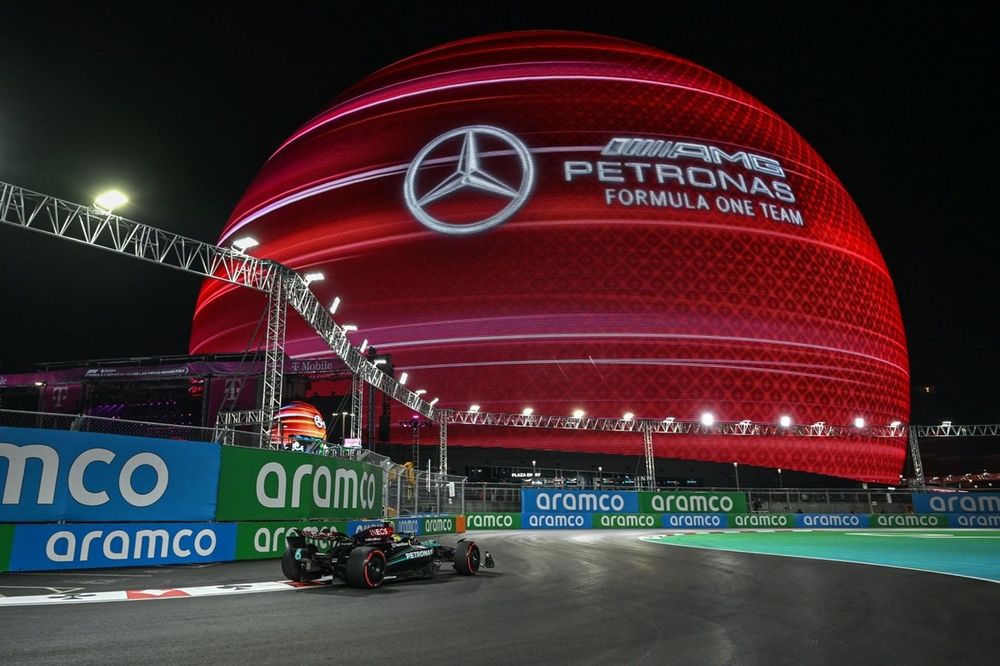 Lewis Hamilton, Mercedes F1 W15