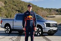 Közösen dolgozik egy villanyautón a Ford és a Red Bull