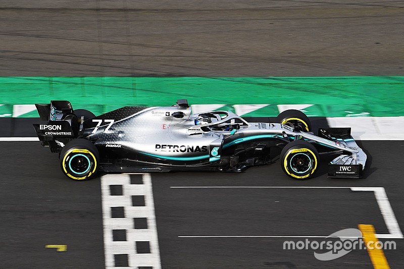 Képgaléria: „tesztelés” alatt a Mercedes W10 Silverstone-ban