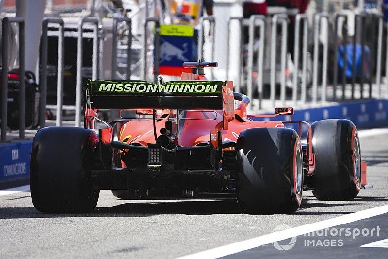 Sebastian Vettel, Ferrari SF90, con parafina en el aler&oacute;n trasero