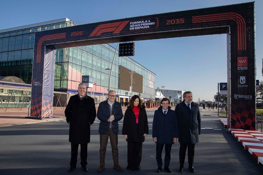 Jos&eacute; Vicente de los Mozos, presidente Comit&eacute; Ejecutivo IFEMA MADRID, Stefano Domenicali, presidente y CEO F1, Isabel D&iacute;ez Ayuso, presidenta de la Comunidad de Madrid y de la Junta Rectora de IFEMA MADRID, Jos&eacute; Luis Mart&iacute;nez-Almeida, alcalde de Madrid, &Aacute;ngel Asensio, presidente de la C&aacute;mara de Comercio e Industria de Madrid