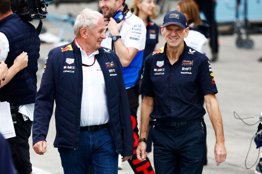 Helmut Marko, Consultant, Red Bull Racing, Adrian Newey, Chief Technology Officer, Red Bull Racing, at the podium ceremony