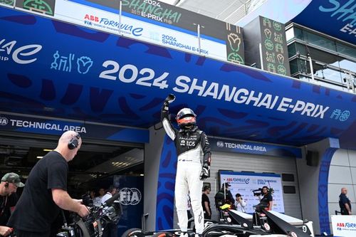 Shanghai E-Prix: Evans gana en la última vuelta, pero está bajo investigación