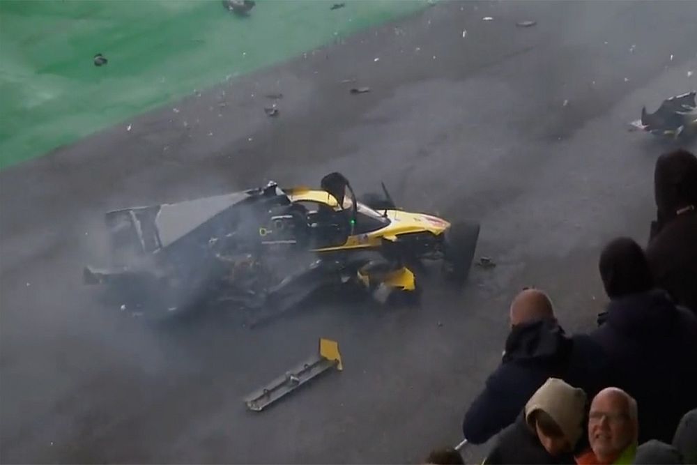 Choque del #3 Cadillac Racing Cadillac V-Series.R- Sebastien Bourdais, Renger Van Der Zande 