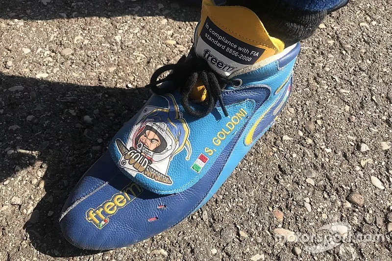 La scarpa personalizzata di Simone Goldoni