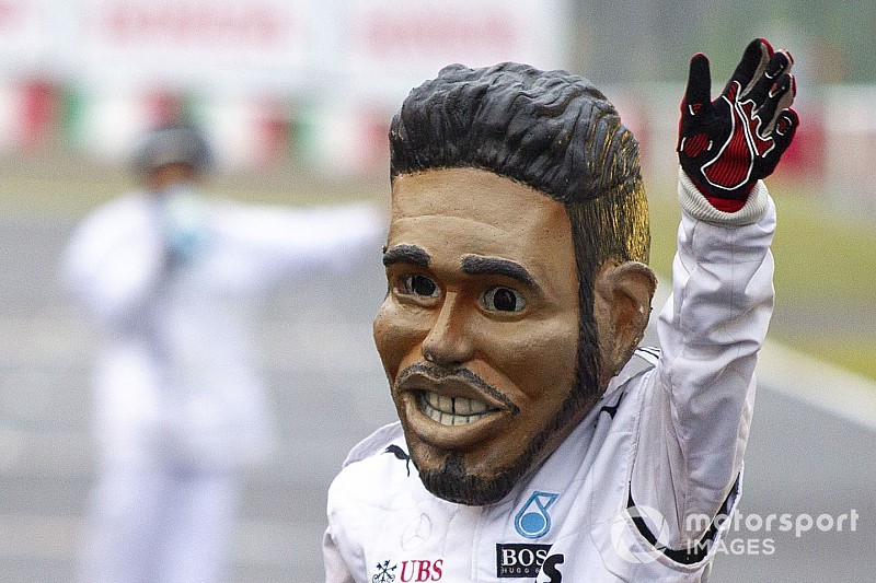 Galeri: Japon taraftarların ilginç F1 temalı kıyafetleri